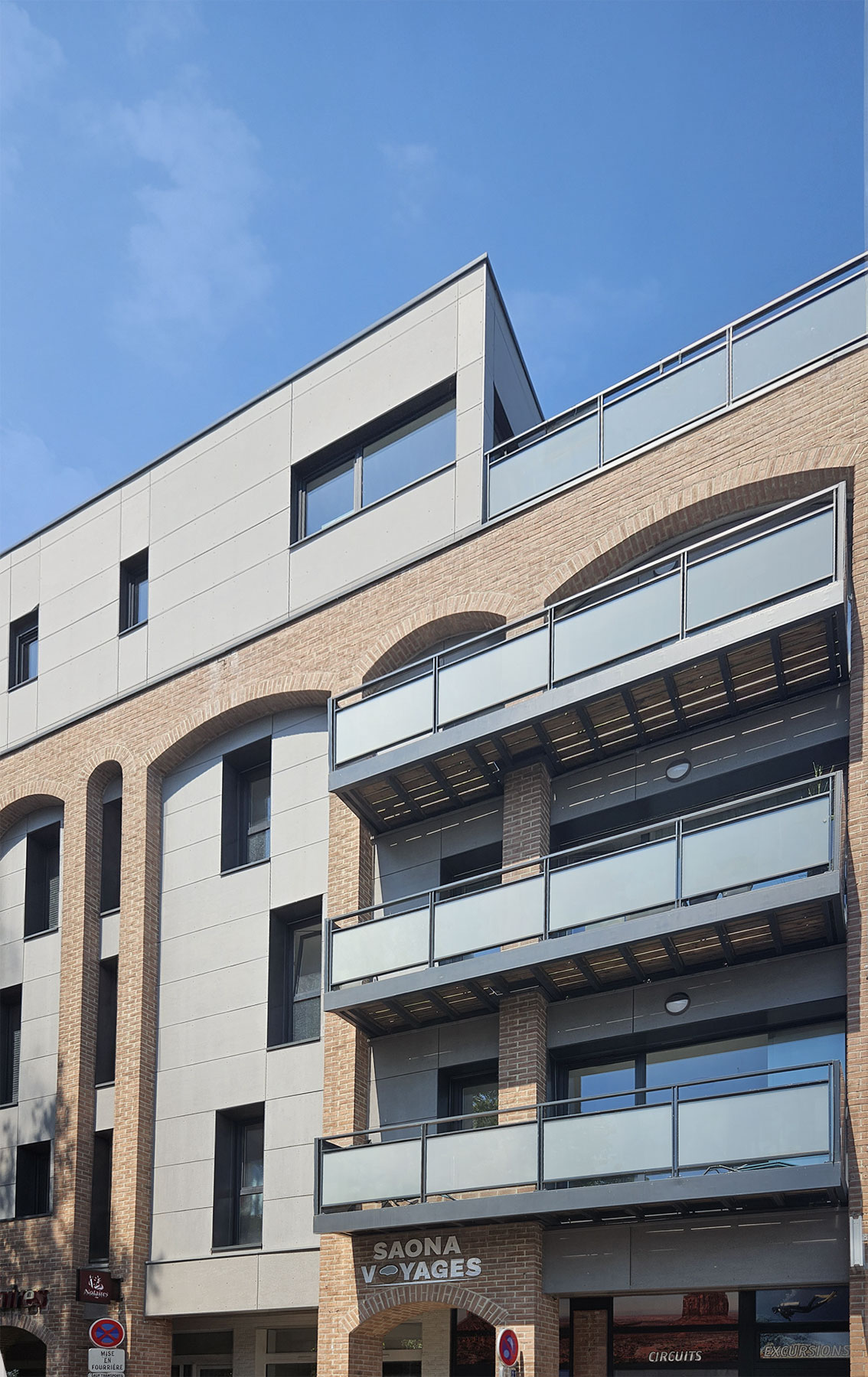 Détail du bardage Equitone et des balcons des 27 logements à Villeneuve d'Ascq