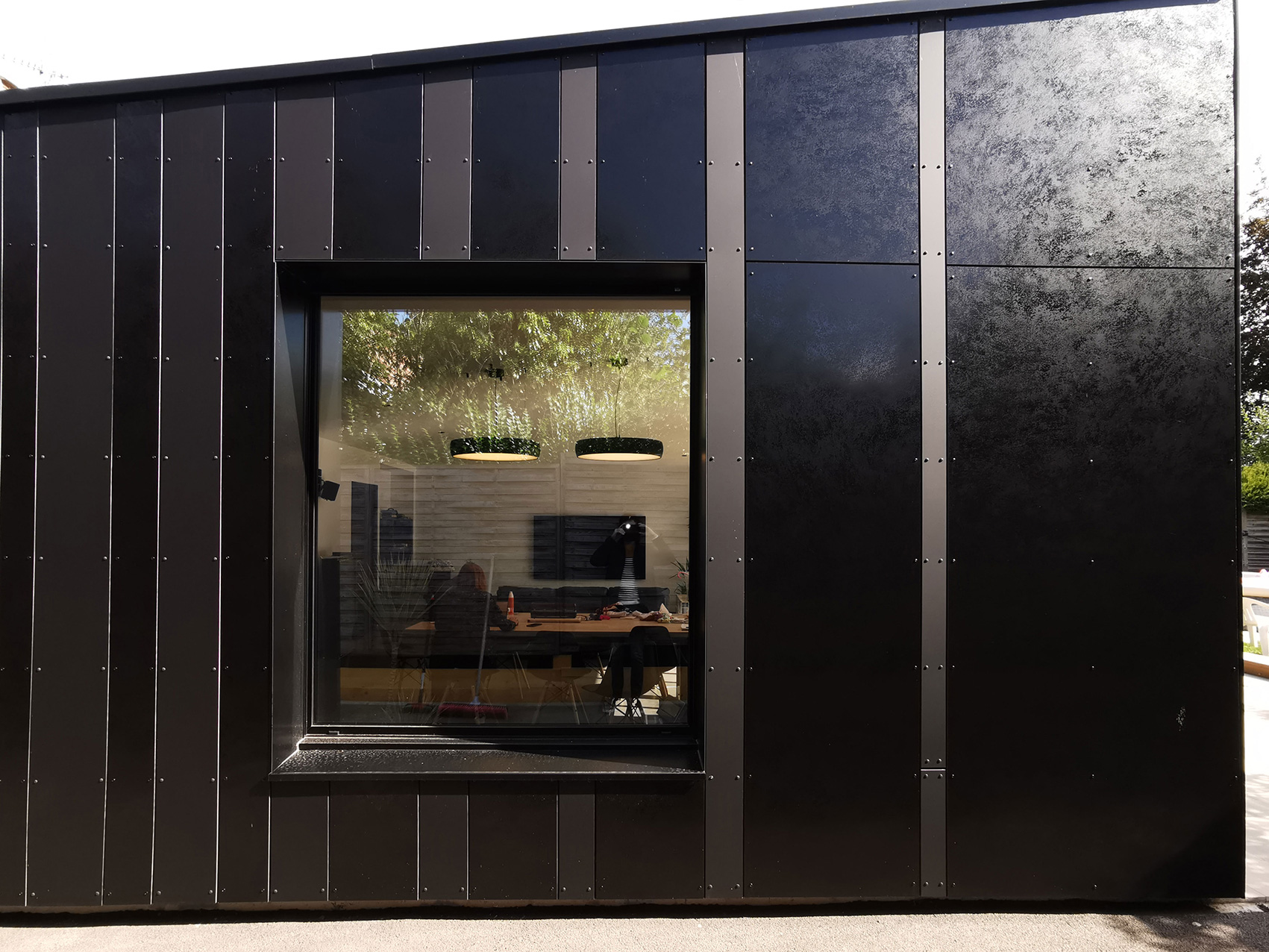 Extension contemporaine avec vue sur le jardin à Pont-à-Marcq