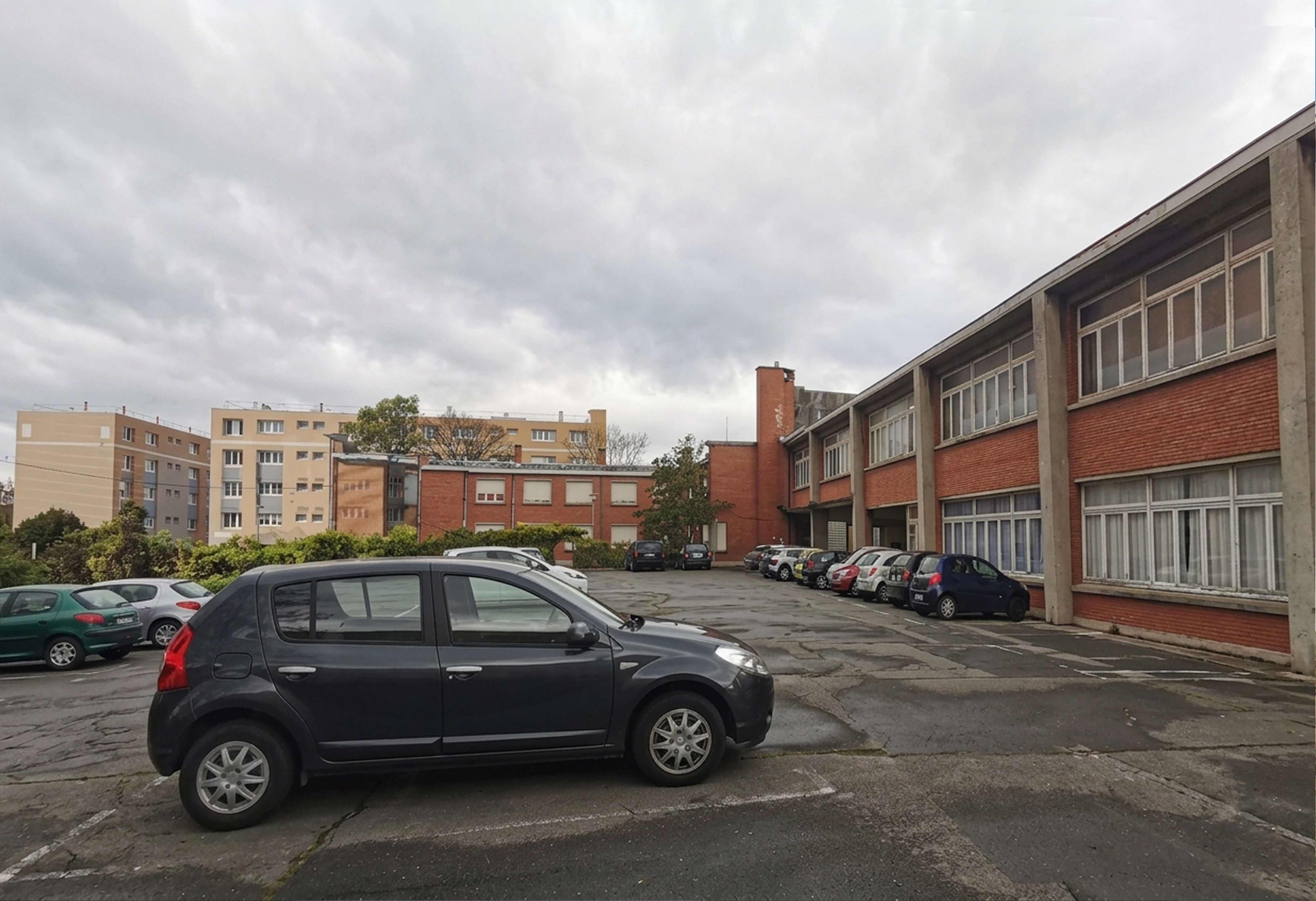Cour existante de l'école Brossolette à Dunkerque avant sa réhabilitation – avant travaux
